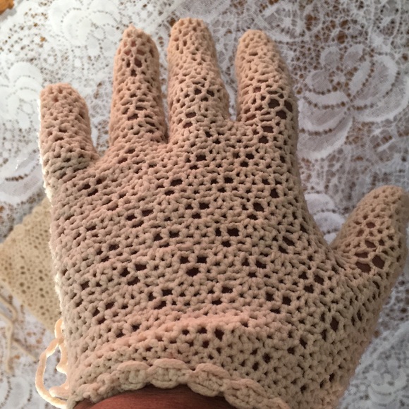 VINTAGE Gloves.  Elastic lace. Looks like RBG likes them too. OS - Picture 4 of 5